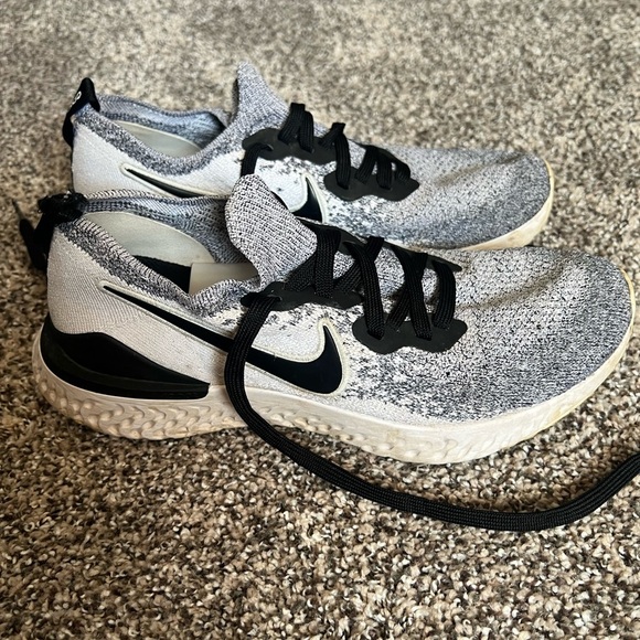 Nike Women’s Black, Grey, and White Running Shoes Size 9 - Picture 1 of 5